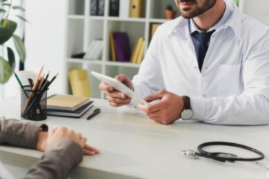 Безкоштовне медичне обстеження у Нікополі: триває реєстрація – хто може отримати допомогу