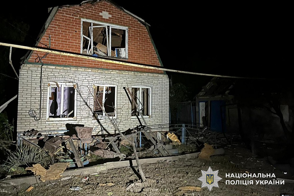 П’ять загиблих і сім поранених, дрон влучив у автобус з людьми, також є руйнування – окупанти тероризують Донеччину
