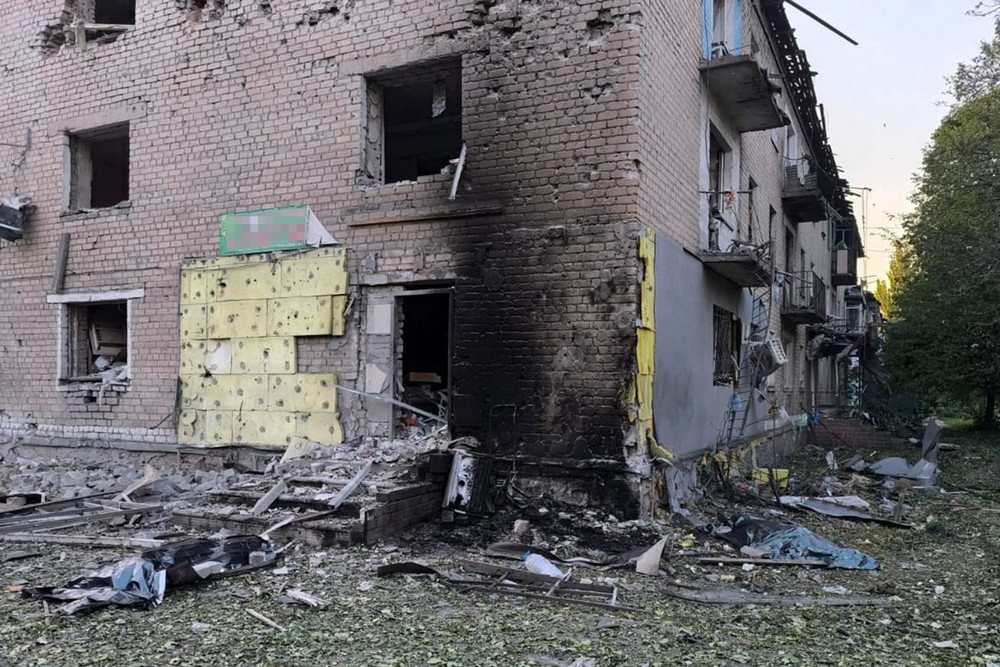 Російська бомба вбила двох жінок, ще 7 людей поранено на Донеччині за добу
