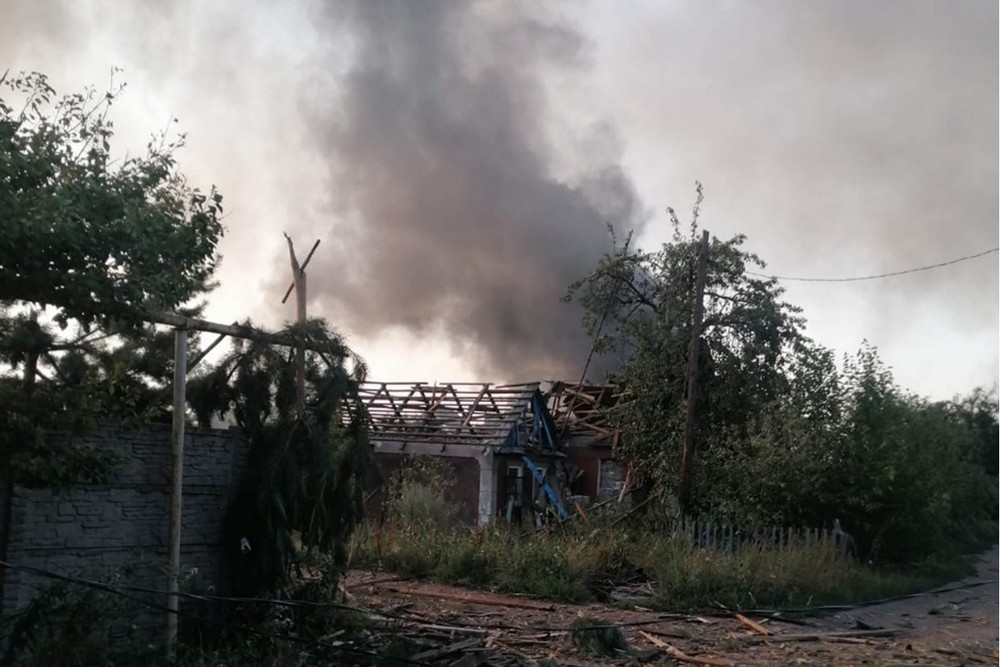 Російська бомба вбила двох жінок, ще 7 людей поранено на Донеччині за добу