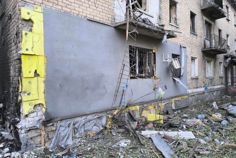 Російська бомба вбила двох жінок, ще 7 людей поранено на Донеччині за добу (фото) 1 Російська бомба вбила двох жінок, ще 7 людей поранено на Донеччині за добу (фото)