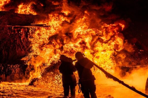 Масована нічна повітряна атака 5 липня: масштабні пожежі, серед постраждалих діти – все, що відомо (фото)