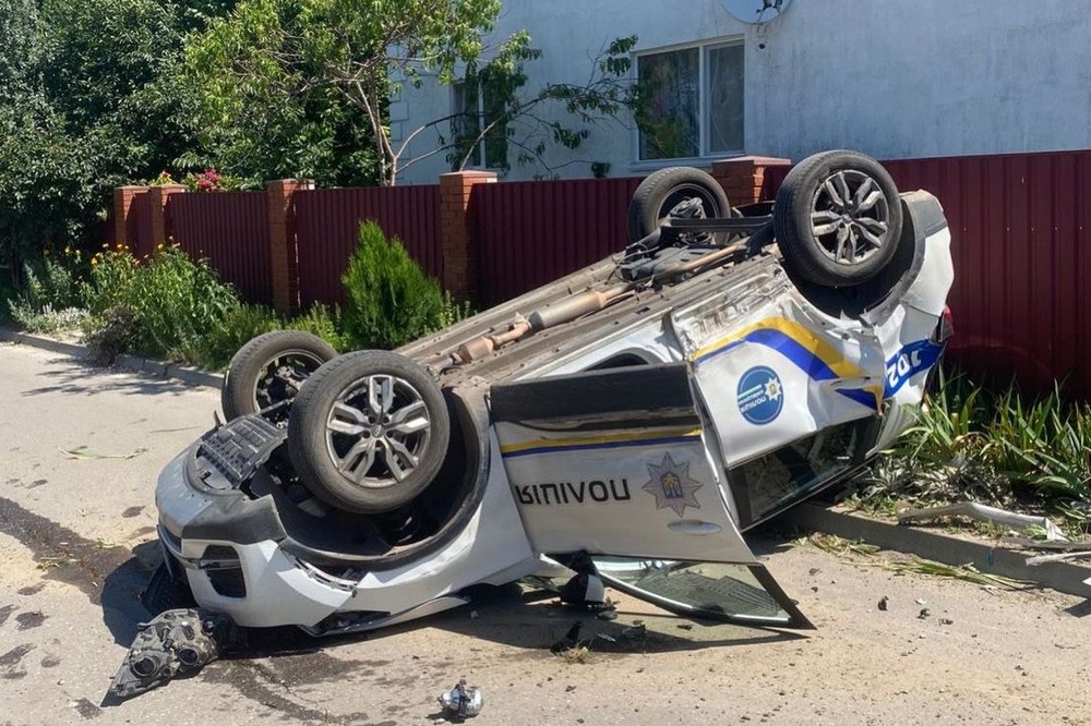 Патрульне авто перекинулося на дах: подробиці ДТП з поліцією на Київщині