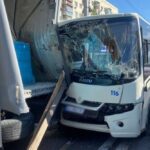 Маршрутка з пасажирами врізалася у вантажівку: подробиці ДТП у Києві з постраждалими