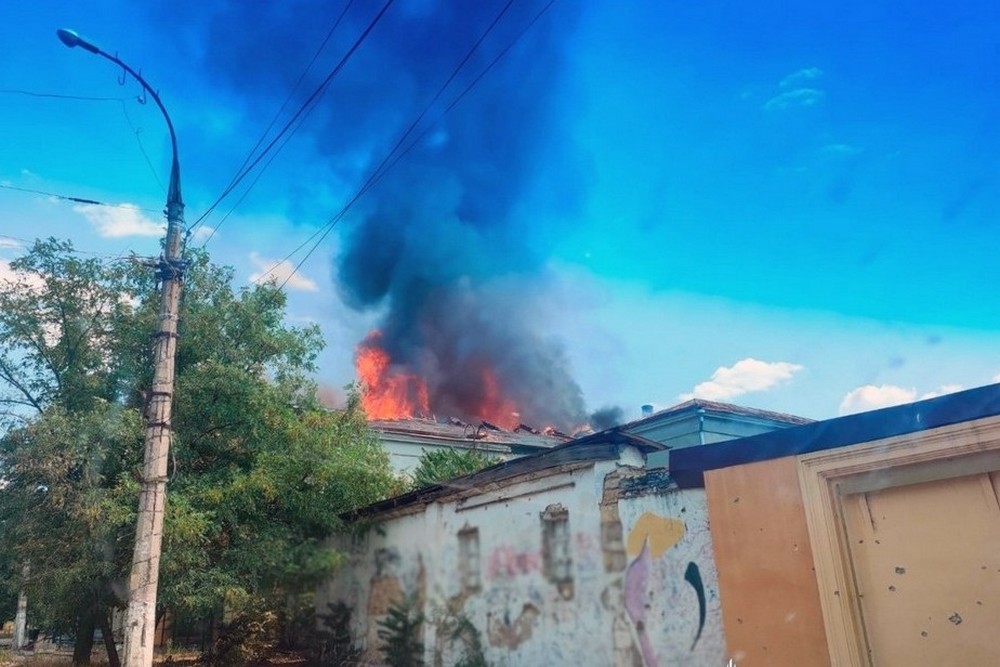 2 вбитих і 18 поранених – серед них поліцейські: наслідки обстрілів Херсонщини за добу (фото) 1 2 вбитих і 18 поранених – серед них поліцейські: наслідки обстрілів Херсонщини за добу
