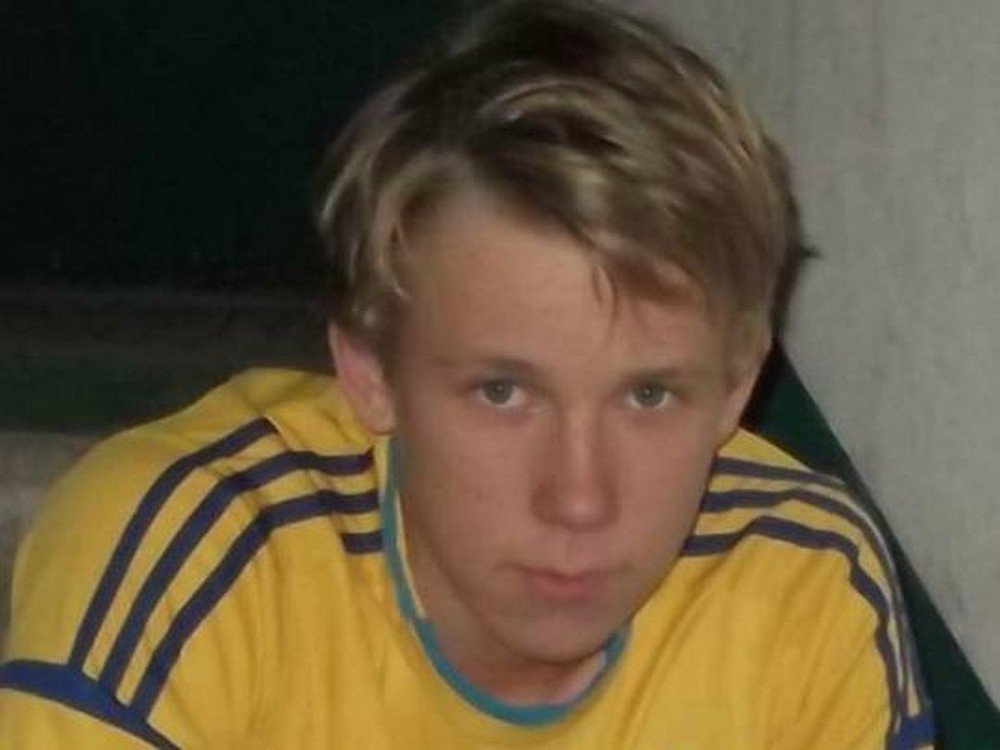 «Народився тричі оповитий пуповиною, а через 16 років душили вже не пуповиною, а рушником п’яні виродки»: мама закатованого Степана Чубенка просить підписати петицію