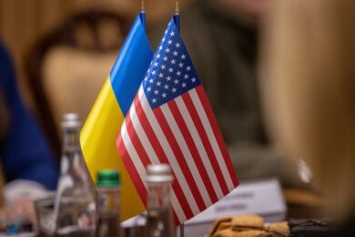 Зміну посла України в США Зеленський обговорив з Трампом – Bloomberg