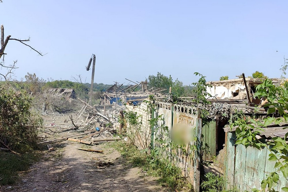 Ще фото наслідків обстрілів на Донеччині від поліції