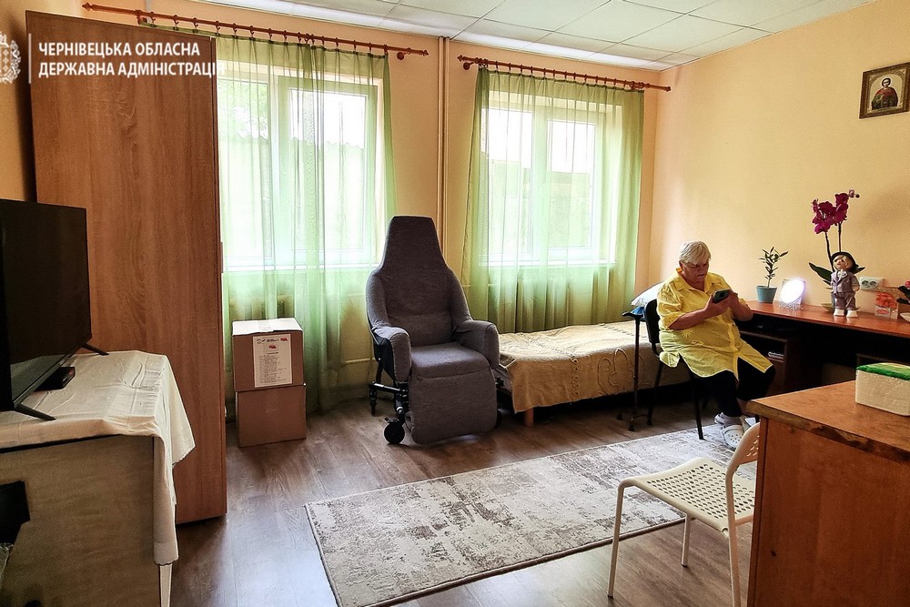 Допомога людям з інвалідністю, пенсіонерам і ВПО у Чернівцях: відкрито новий центр з прихистком