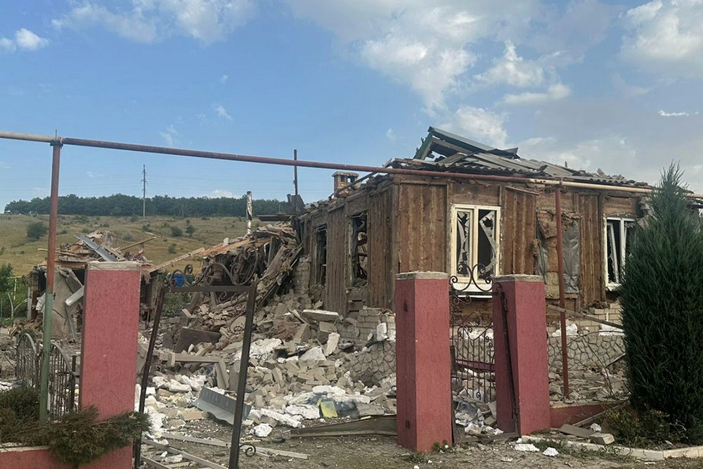 Ще фото наслідків обстрілів на Донеччині від поліції