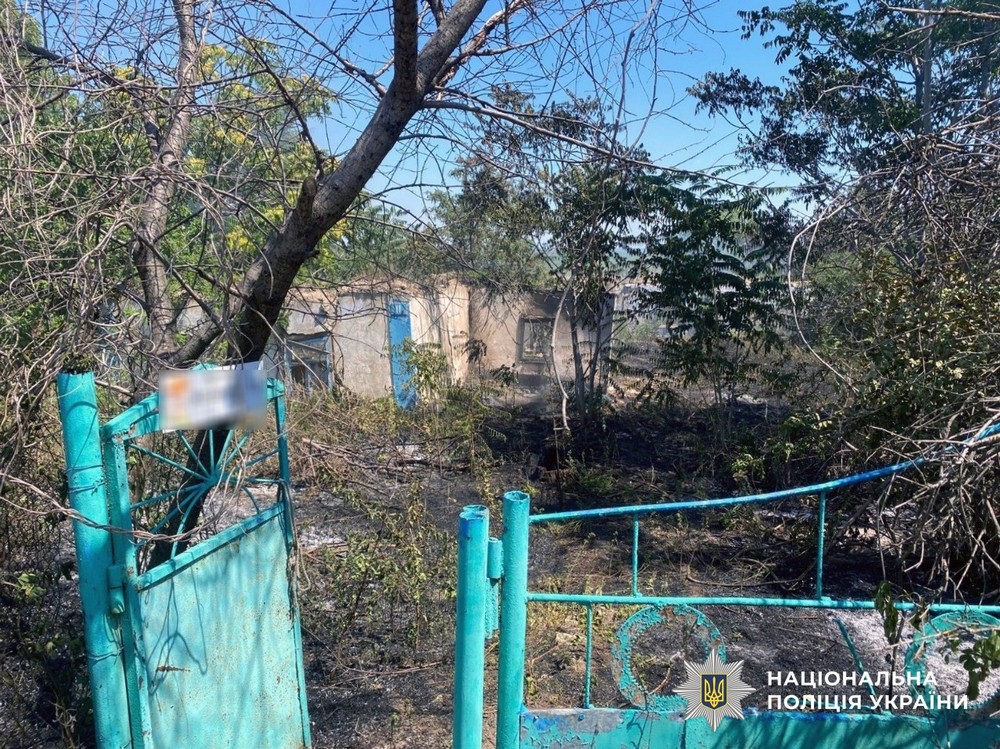 Вбиті, поранені і руйнування. Такі наслідки обстрілів Херсонщини за добу. Ворог продовжує нищити регіон. Атаки не припиняються.