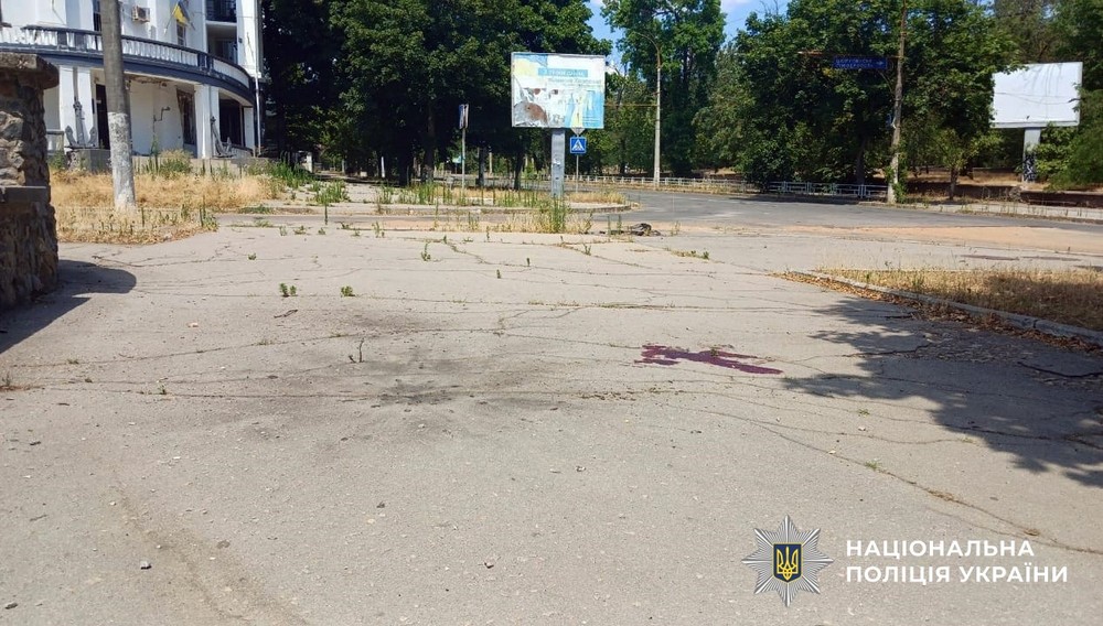 Вбиті, поранені і руйнування. Такі наслідки обстрілів Херсонщини за добу. Ворог продовжує нищити регіон. Атаки не припиняються.