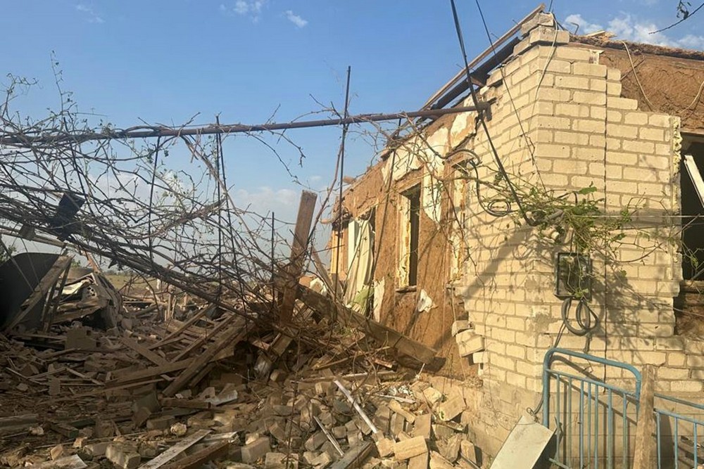 Ще фото наслідків обстрілів на Донеччині від поліції
