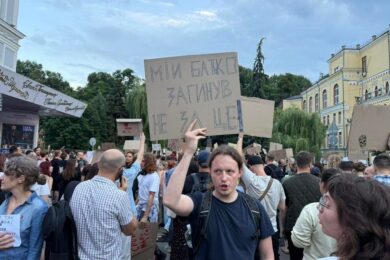 Зеленський проігнорував протести і підписав закон про НАБУ і САП