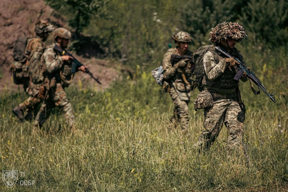 Обстановка на фронті 24 липня: ворог просунувся на Донеччині і Харківщині, втратив 1050 солдатів за добу 1 Повномасштабна війна в Україні триває вже 1247-му добу. Розповідаємо про ситуацію на фронті 24 липня, успіхи ЗСУ, втрати окупантів і, на жаль, просування ворога.