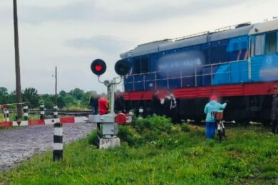 Двоє дітей за один вечір потрапили під потяги в Україні, 2-річний малюк загинув – подробиці