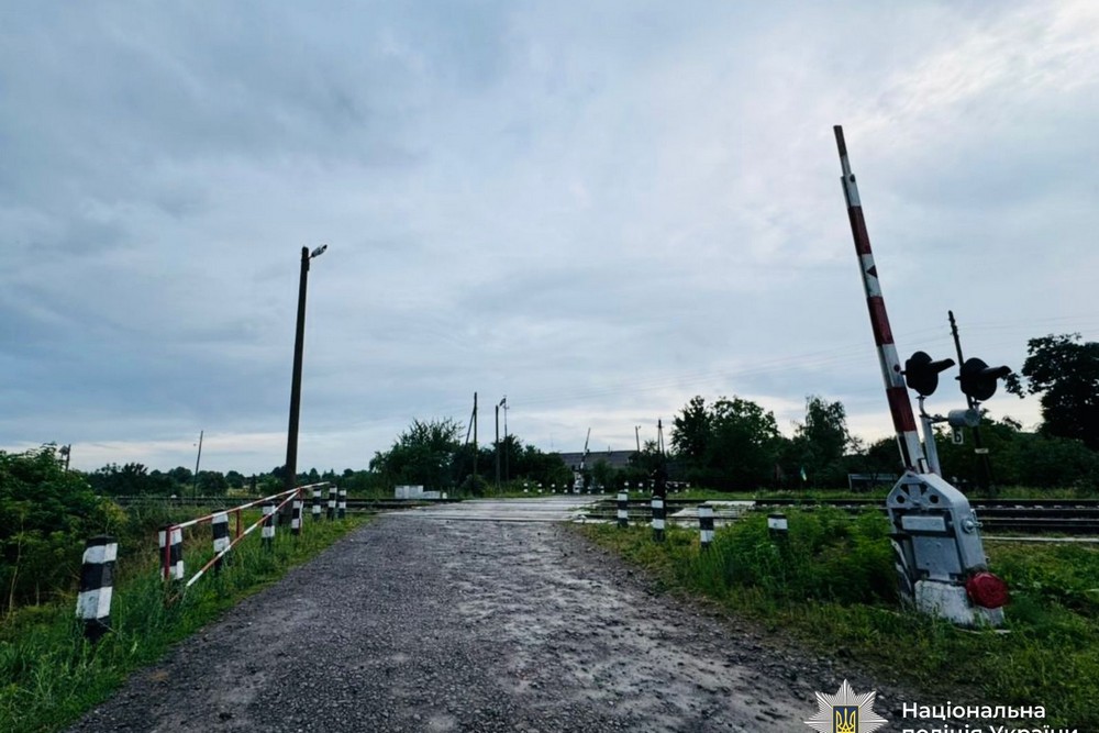 Двоє дітей за один вечір потрапили під потяги в Україні, 2-річний малюк загинув – подробиці