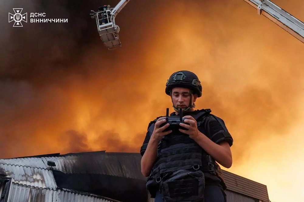 «Умисна атака з трьох напрямків» - російські БПЛА поцілили у польське підприємство у Вінниці 