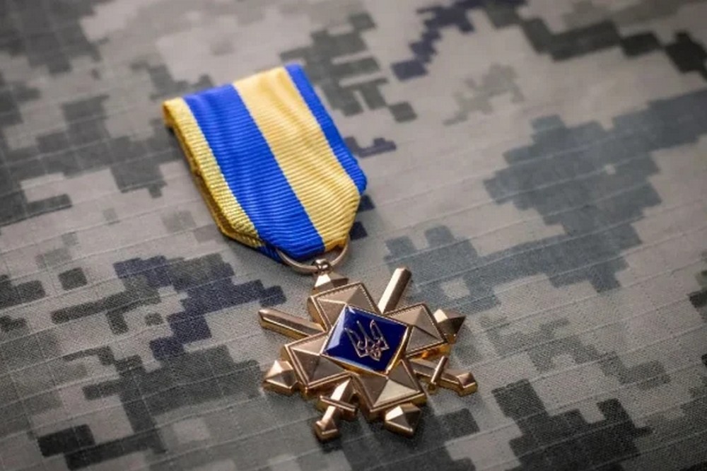 Хрест бойових заслуг прирівняють до найвищих державних нагород - Зеленський розповів подробиці 1 Хрест бойових заслуг