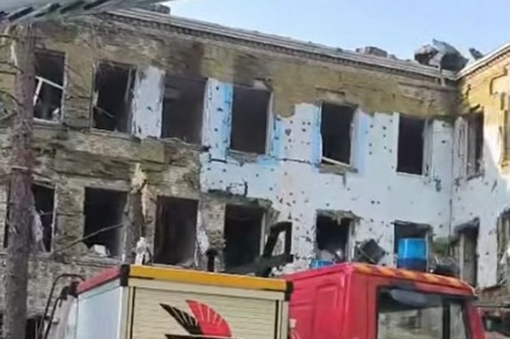 Армія РФ вдарила дронами по дитсадку та лікарні у Слов'янську (відео) 1 Армія РФ вдарила дронами по дитсадку та лікарні у Слов'янську (відео)