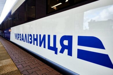 Укрзалізниця збільшує кількість потягів із жіночим купе: на яких напрямках будуть курсувати