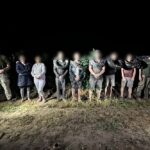 Намагалися переплисти Тису на автомобільних камерах – прикордонники на Закарпатті зупинили ухилянтів (відео)