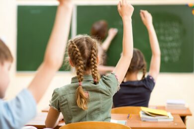 Чехія скасовує фінансування україномовних асистентів у школах з 1 вересня  – подробиці