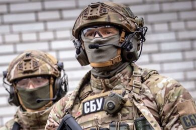Збільшення чисельності та право застосовувати зброю – Зеленський підписав закон щодо вдосконалення діяльності СБУ