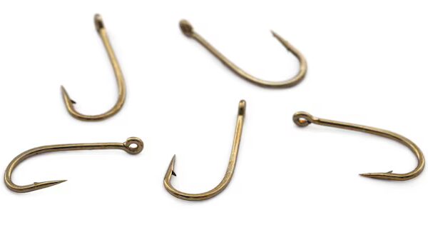 fishing hooks isolated white background 525574 10929