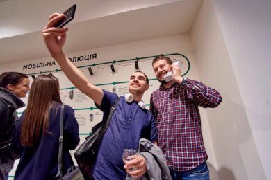 Суд в Україні вперше визнав факт шлюбних стосунків між чоловіками