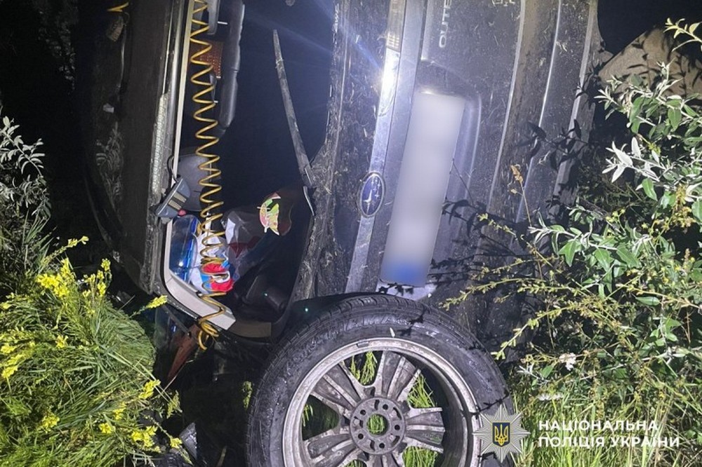 Автівка з’їхала в кювет і перекинулася: серед постраждалих в ДТП на Полтавщині двоє дітей 1 Автівка з’їхала в кювет і перекинулася: серед постраждалих в ДТП на Полтавщині двоє дітей