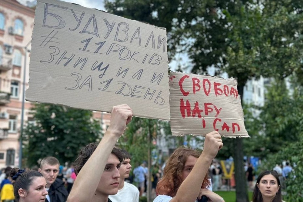 Зеленський проігнорував протести і підписав закон про НАБУ і САП