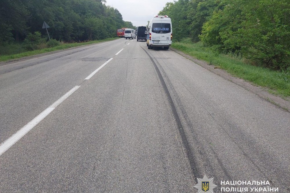На Дніпропетровщині перекинувся пасажирський автобус: один загиблий і багато постраждалих 1 на Дніпропетровщині