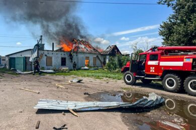 Окупанти атакували авіабомбами прифронтове селище