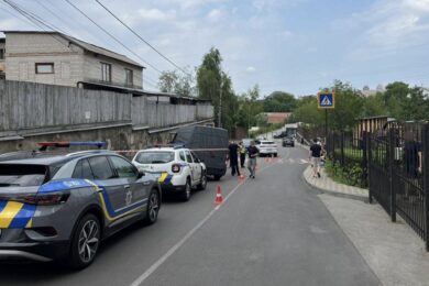 Машина самовільно почала рух –