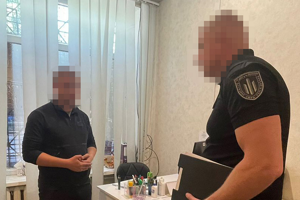 Працівник ТЦК на Дніпропетровщині незаконно списав з військового обліку 17 чоловіків – яке покарання йому загрожує