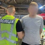 Чоловік із ножем напав на відвідувача ТРЦ у Києві – є постраждалий