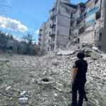 Окупанти скинули 4 авіабомби, є загиблі і поранені, пошкоджено крамницю, абмінбудівлю, кав’ярню – наслідки удару по Костянтинівці