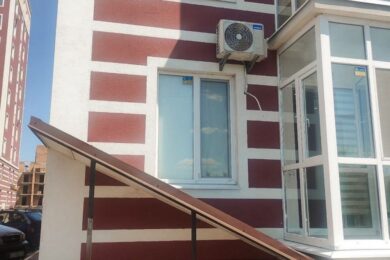 Дворічний малюк випав з вікна у Гостомелі – подробиці нещасного випадку
