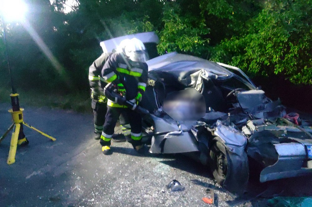 Тіло деблокували з понівеченого авто – дитина загинула в ДТП на Кіровоградщині 1 Тіло деблокували з понівеченого авто – дитина загинула в ДТП на Кіровоградщині
