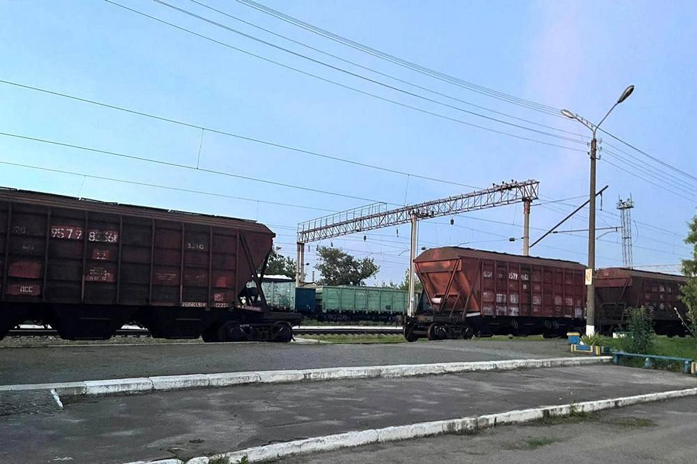 Напруга була 27 тисяч вольтів: 14-річного хлопця вдарило струмом на даху потяга на Рівненщині 1 Напруга була 27 тисяч вольтів: 14-річного хлопця вдарило струмом на даху потяга на Рівненщині