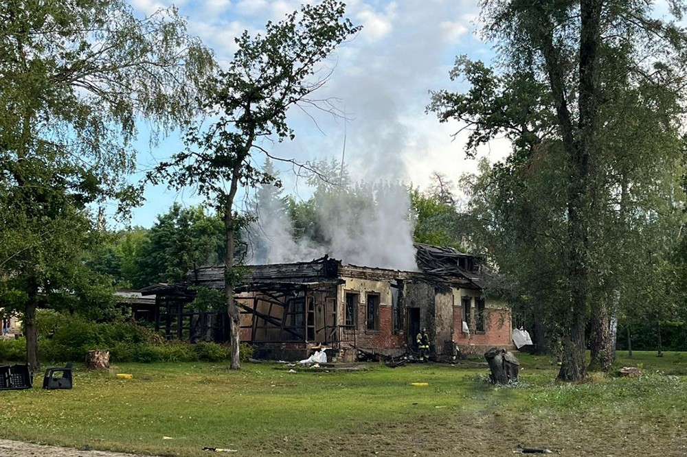 8 загиблих, багато поранених, пошкоджено об’єкт критичної інфраструктури, численні руйнування – ворог обстріляв 15 населених пунктів Донеччини 1 8 загиблих, багато поранених, пошкоджено об’єкт критичної інфраструктури, численні руйнування – ворог обстріляв 15 населених пунктів Донеччини