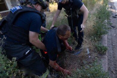 Поранено 4 надзвичайники – окупанти свідомо б’ють по рятувальникам ДСНС