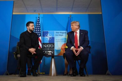Зеленський і Трамп можуть провести телефонну розмову на тлі зупинення військової допомоги Україні – ЗМІ