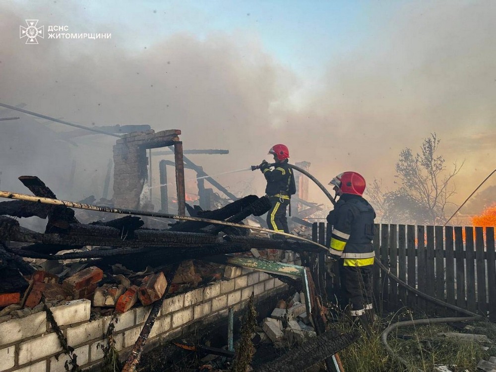 Фото наслідків вибухів під Житомиром 