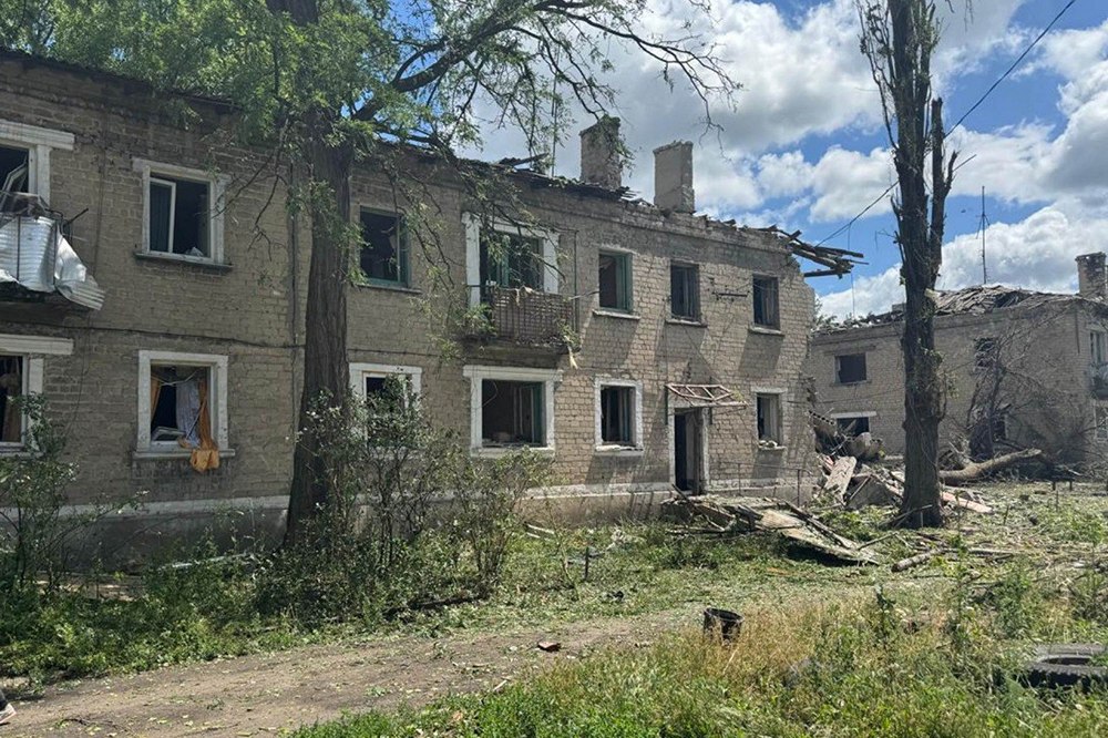 Четверо загиблих, 3 поранених, пошкоджено лінію електропередач, будинки – окупанти вдарили по Донеччині