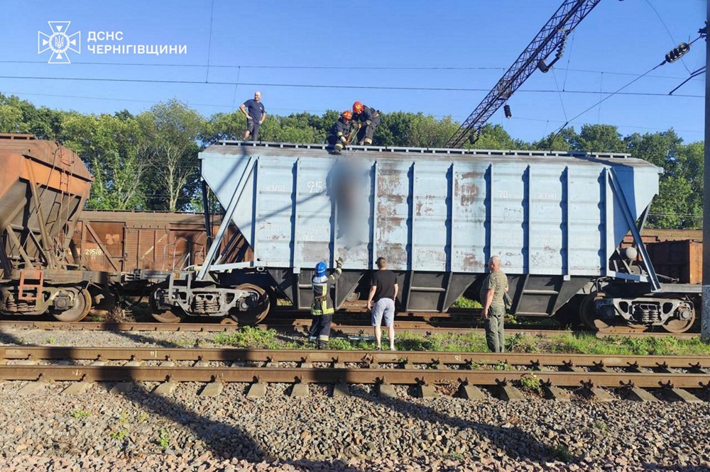 15-річний хлопець загинув, є постраждала через ураження струмом на залізниці в Ніжині