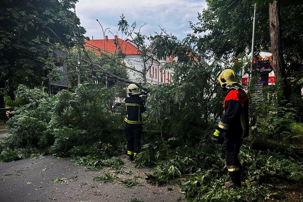 Фото наслідків негоди на заході України
