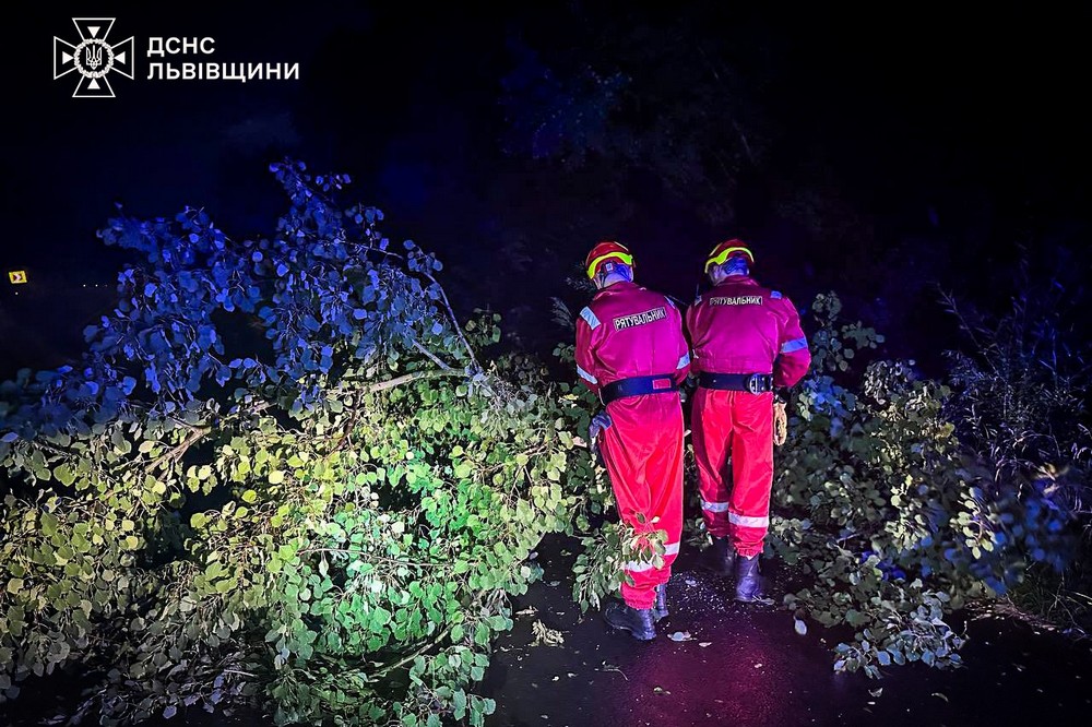Фото наслідків негоди на заході України