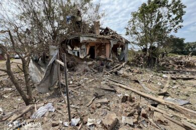 Окупанти скинули бомбу на будинок і вбили подружжя сьогодні у Сумській громаді